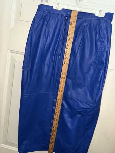 Vintage GIII Blue Pencil Leather Skirt 9/10 Blue Midi Length Laced detail (21) - Bild 6 von 10