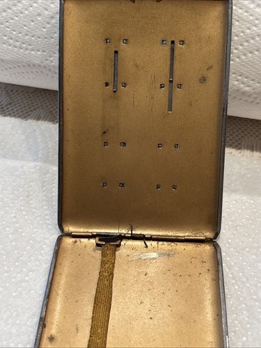 Vintage Cigarette Case With Sliding Mechanism On The Front Displaying Dates - Picture 4 of 10