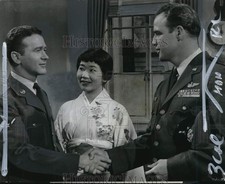 1958 Press Photo Red Buttons, Miyoshi Umeki, Marlon Brando in "Sayonara" movie