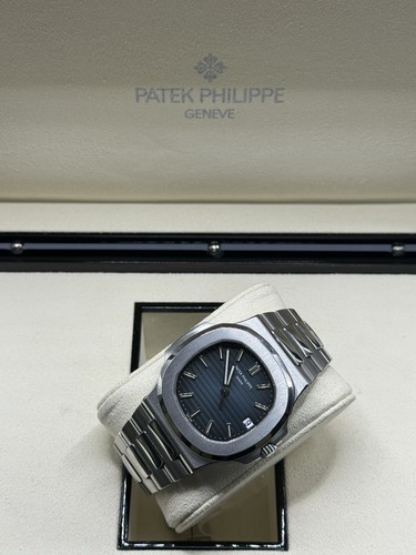 Patek Philippe Nautilus 5711 2007 Geneva Seal Full Set - Picture 3 of 8