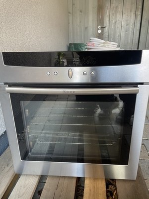 Neff Mega 4624 N Neff Einbaubackofen   Edelstahl   mit kleinem Defekt