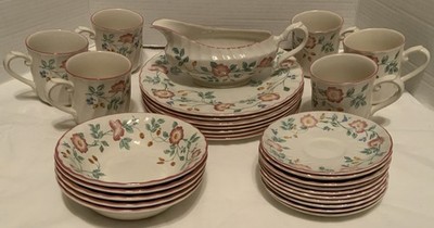 CHURCHILL Staffordshire England Briar Rose set of 4 dinner plates. 10''.