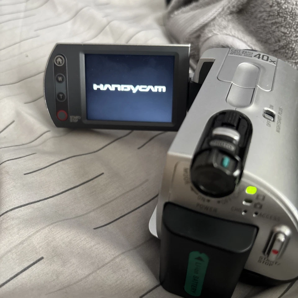 Sony Handycam DCR-SR42 Camcorder HDD 40x Optical Zoom 2000x Digital Video Camera - Image 2 of 4