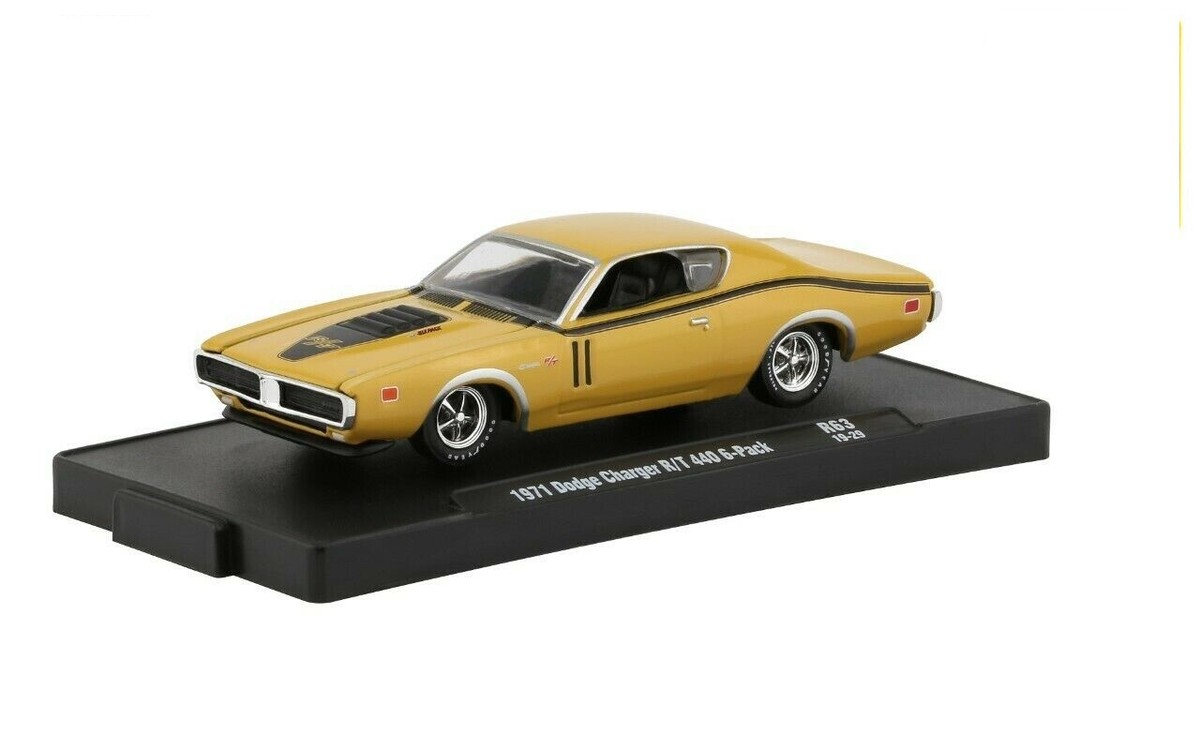 M88 11228 63 M2 MACHINES AUTO DRIVERS 1971 Dodge Charger R/T 440 6