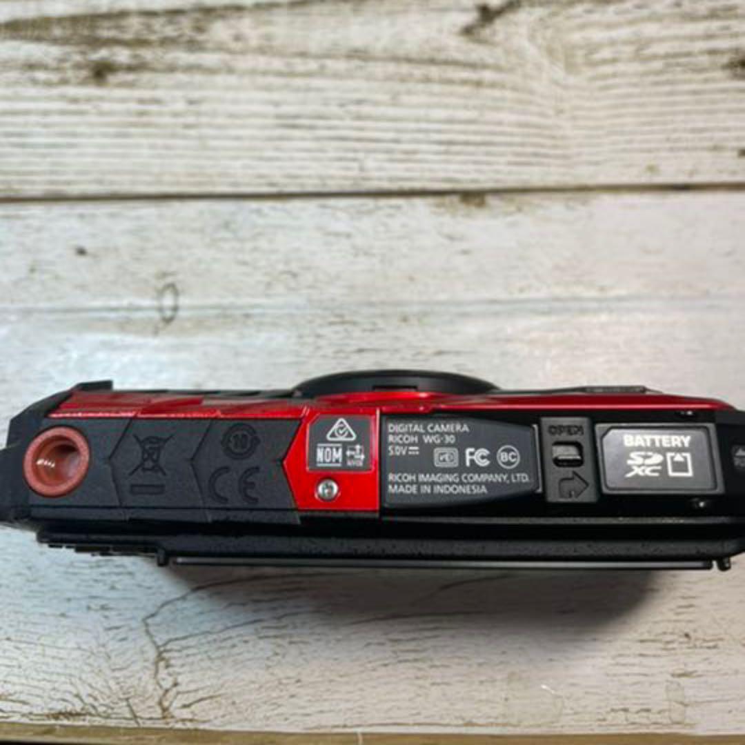 Ricoh Waterproof Digital Camera Wg-30 Red 12M Shock Resistant 1.5M