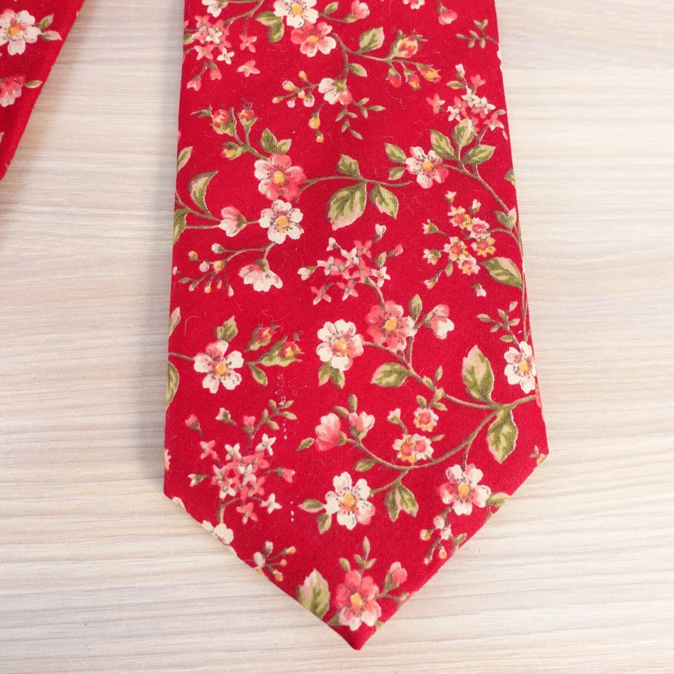 Corbata de cuello floral vintage para hombre roja algodón Ditsy flor padrinos de boda BOSTON TRADERS Foto 3 de 4