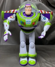 Thinkway Toys 12″ Buzz Lightyear Talking Figure Light-Up Laser Wings Open