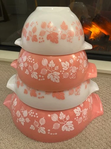 Vintage Pyrex Pink Gooseberry Cinderella Mixing Bowl Set of 4 EXCEPTIONAL