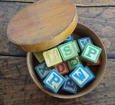 MIXED LOT of 18 VINTAGE Childrens WOOD ALPHABET Toy BLOCKS  Round BANDED BOX
