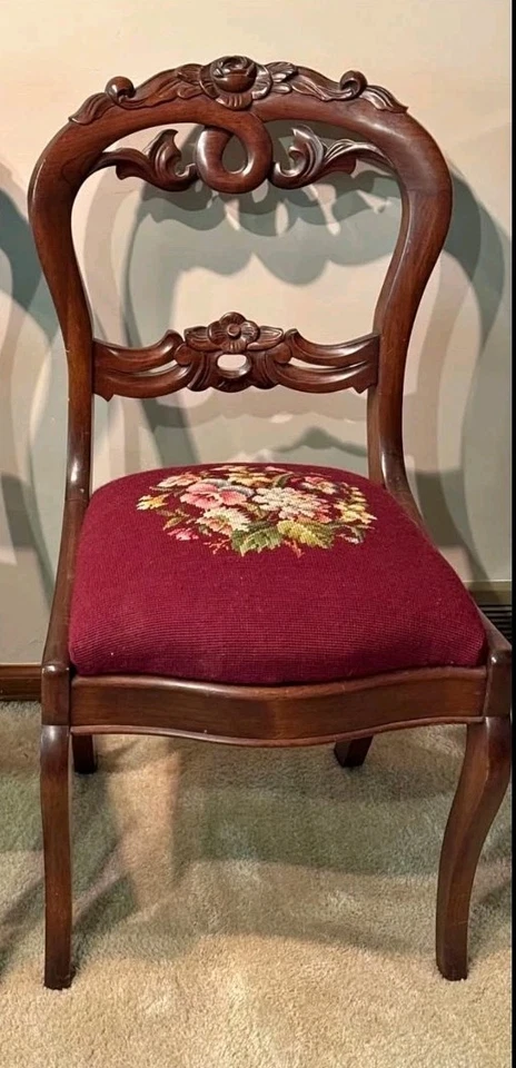 Juego de dos antiguos globos victorianos de madera tallados a mano con parte posterior NeedlepointParlor Foto 2 de 4