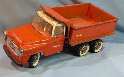 VINTAGE TRU SCALE RED INTERNATIONAL DUMP TRUCK