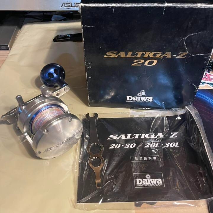 Daiwa Saltiga Z20 Right Handed Baitcasting Reel Jigging Used with 