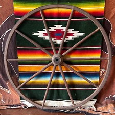 ANTICA RUOTA PER CARROZZA ~ 21,5" diametro ~ 10 raggi ~ legno con bordo in metallo ~ rustico ~