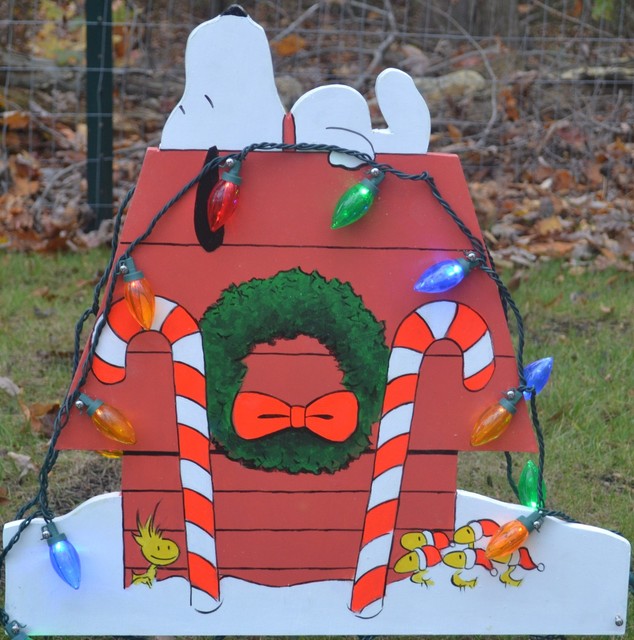 lawn stake Christmas decorations yard art snoopy Peanuts Christmas