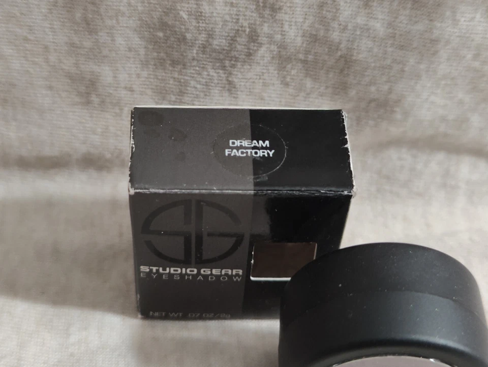 Sombra de ojos Studio Gear DREAM FACTORY .07 oz {{ENVÍO GRATUITO}} Foto 2 de 3