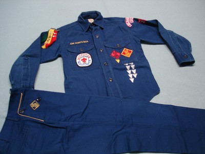 Cub Scout Boy Scouts Uniform w badges 
