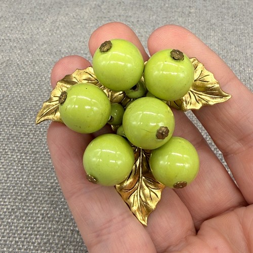 Vintage Sweater Fur Clip Gold Tone Grape Leaf Green Acrylic Beads