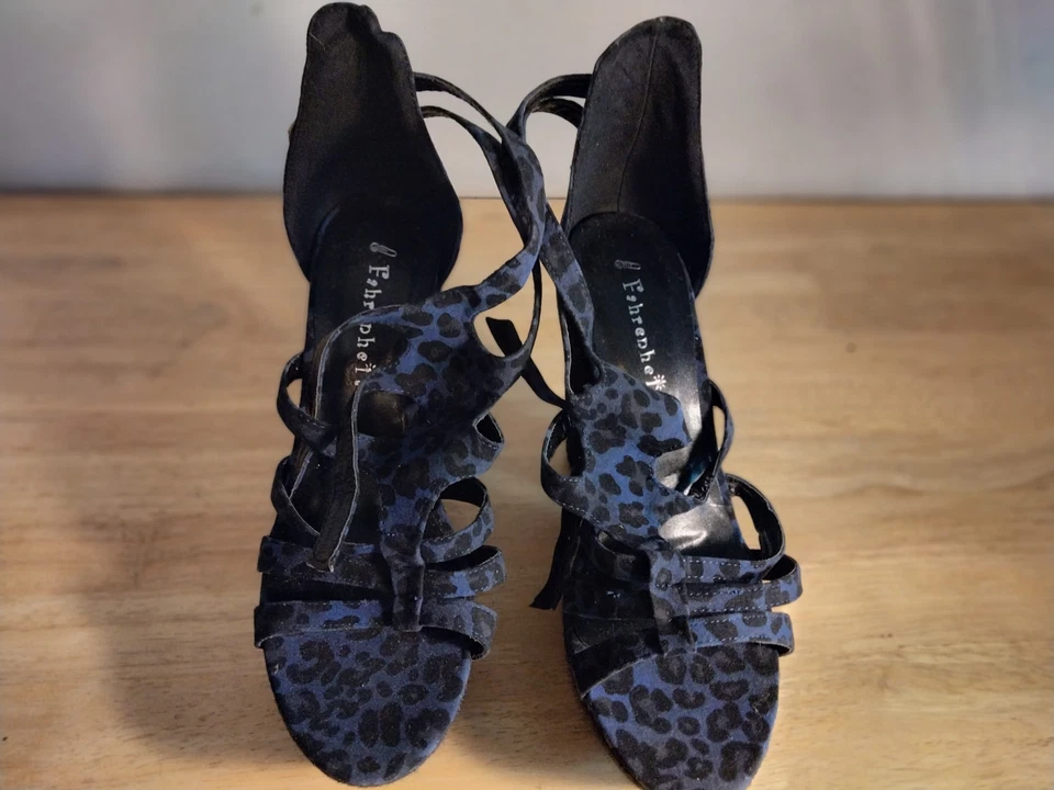 Zapatos negros para mujer Fahrenheit Brand talla 9, usados ligeramente - buenos y limpios Foto 2 de 4