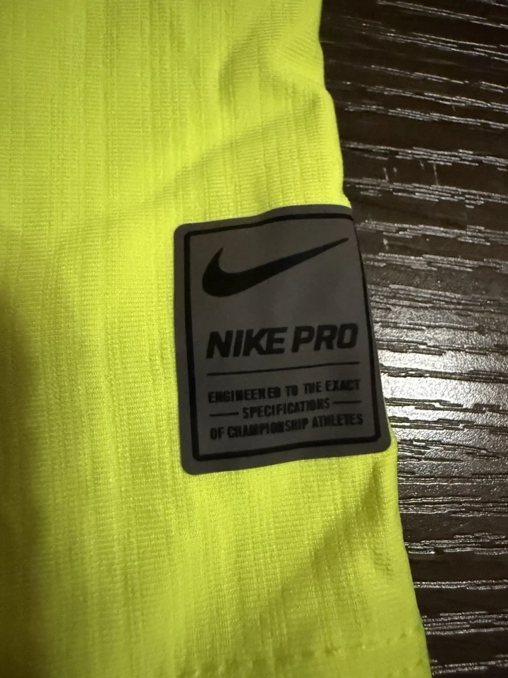 Nike Ski Mask Pro Therma-Fit Hyperwarm Capucha Verde - ENVÍO GRATUITO EL MISMO DÍA. Foto 2 de 3