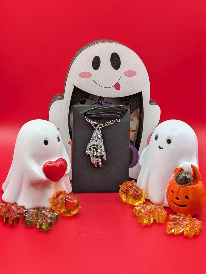 Collar de piedras preciosas negras envuelto en alambre de plata colgante reliquia mano de bruja - Imagen 3 de 4