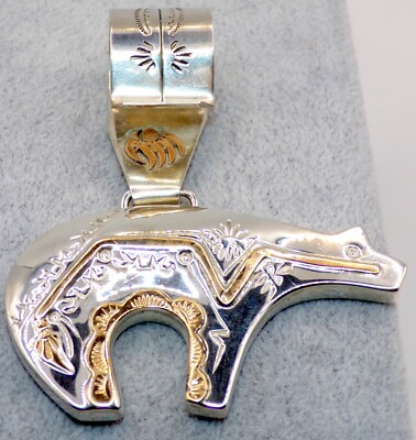 Navajo Designer signierter STERLINGSILBER & GOLDFARBEN XL BÄR Anhänger 22,4 g 3 Zoll breit
