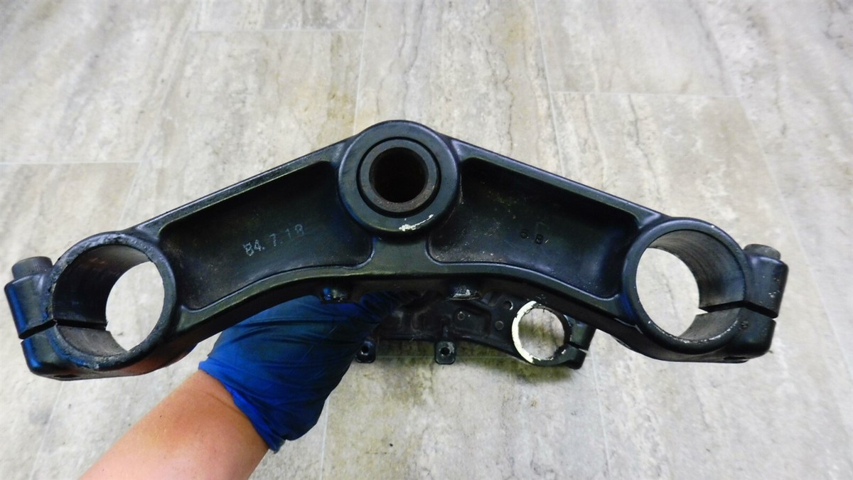 1985 Kawasaki ZX900 Ninja K238-1) triple tree steering stem