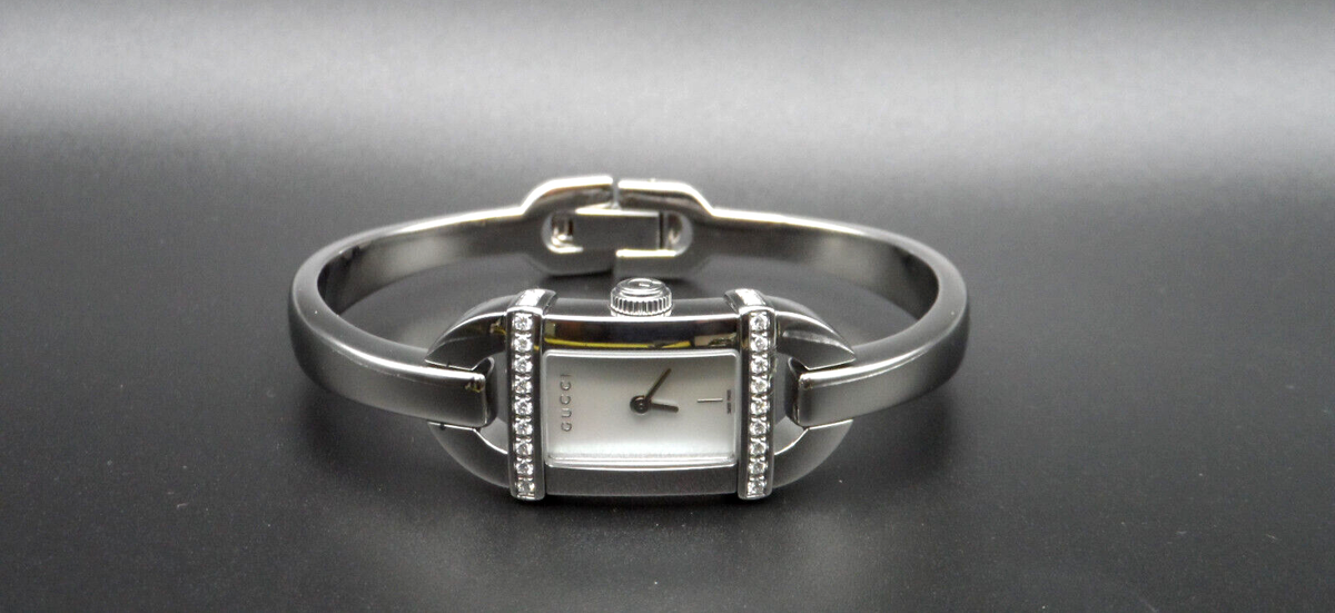 GUCCI 6800L Series Mother-of-pearl Dial Diamond Accented Bangle