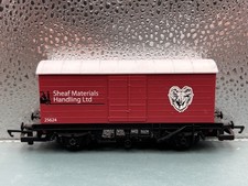 Hornby OO Gauge R6474 LWB Box Van 25624 'Sheaf Materials Ltd'
