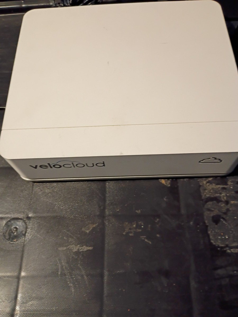 VMware VeloCloud Edge 5X0 SD-WAN Router (520-AC) – Powers On