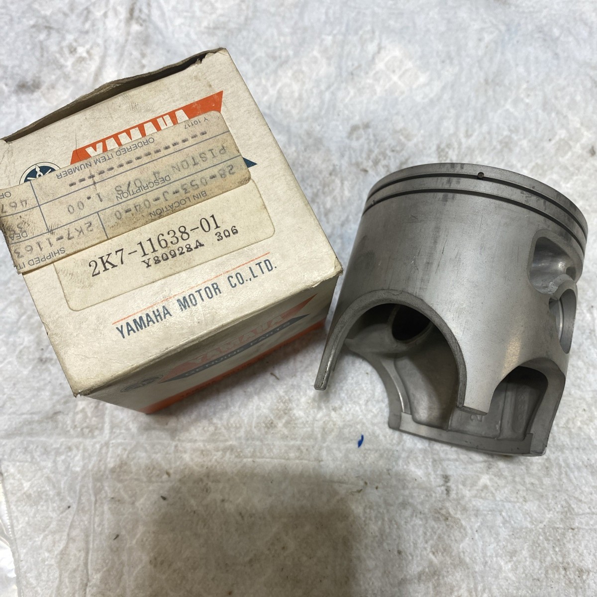 М NOS Yamaha OEM Genuine Piston 1.0 Over Bore 1978 YZ250 2K7-11638