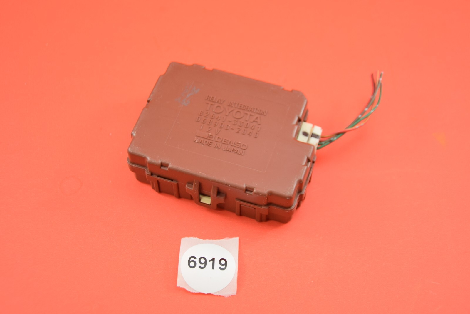 Y#9 TOYOTA CAMRY FRONT RELAY INTEGRATION 82641-33041 / 068900-2040 