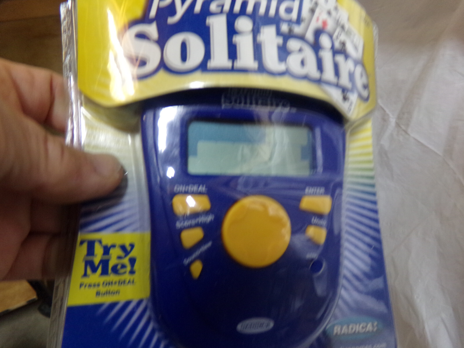 Radica Solitaire Pocket Pyramid Electronic Handheld Game 76006 New 2005 (RST)