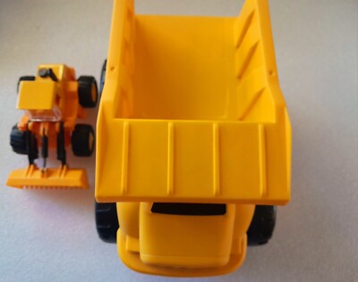 CAT Construction Toys, CAT Dump Truck Toy Construction Vehicle  And Bulldozer 