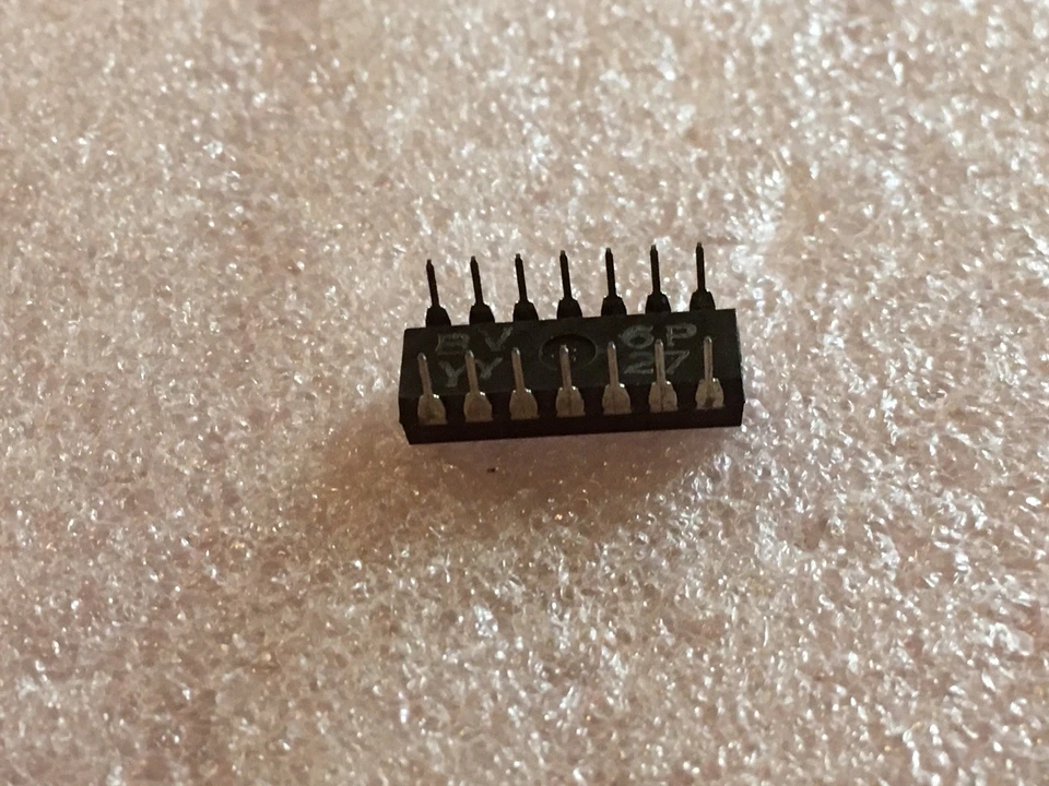 CD4012AE IC CMOS NAND GATE CERAMIC DIP 14 PIN RCA (LOT OF 2) - Image 3 of 4