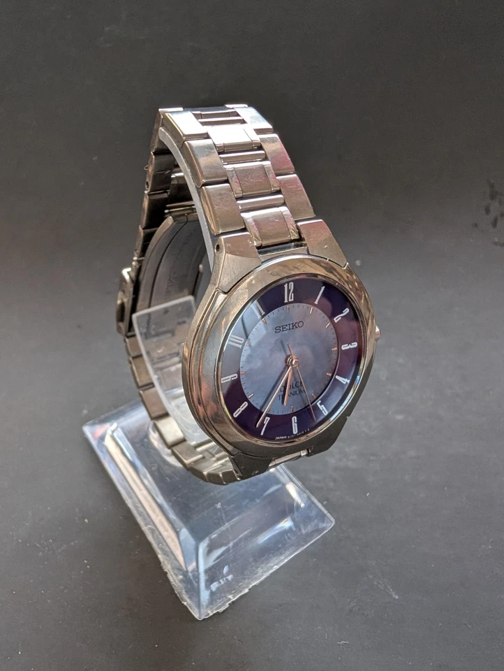 Reloj fino de cuarzo y titanio SEIKO DOLCE Foto 3 de 4