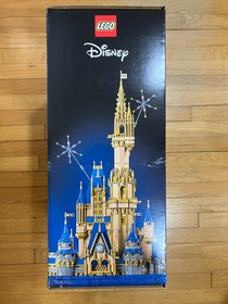 LEGO Disney: The Disney Castle (43222) MINOR BOX DAMAGE