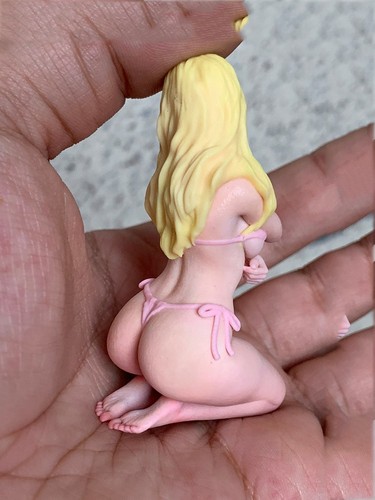 1:18 Yellow Hair Girl Miniature Figurine Resin Diorama Doll Toy Anime Scene Prop - Picture 8 of 8