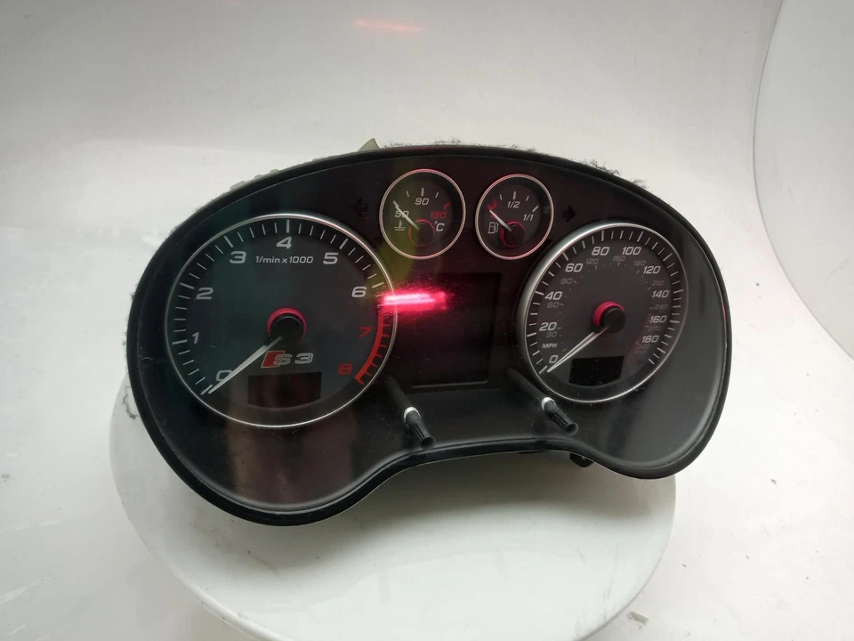 Cuadro de instrumentos velocímetro AUDI A3 2003-2013 2,0 L gasolina 8P0920981L  Foto 2 de 4