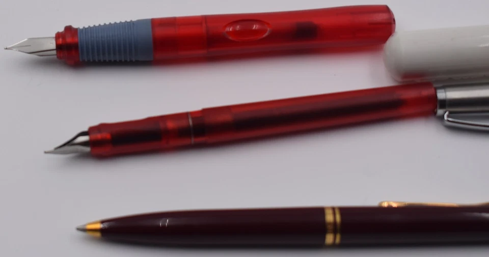 pelikan pelikano junior fountain pen with K600 Souveran ballpoint pen lot - Image 4 of 4