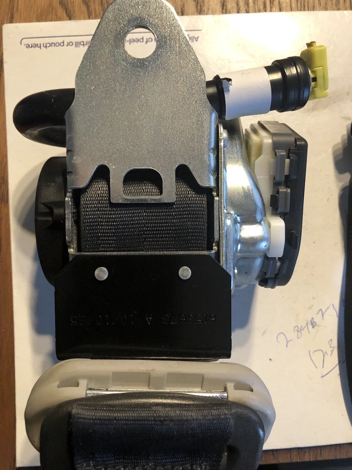 2011 NISSAN CUBE, FRONT Passenger Right SIDE, Seat BELT RETRACTOR, OEM - Image 2 of 4