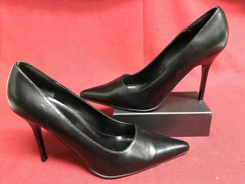 Black Fredericks Of Hollywood High Heel 