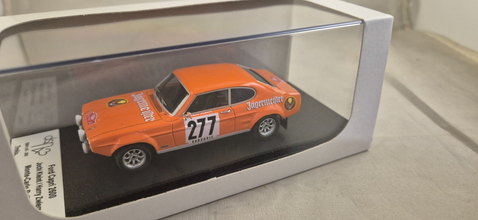 Modèle de collection Ford Capri Mk1 Trofeu DSN265 en métal injecté 1/43