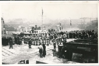 Foto Kriegsmarine Schiffstaufe Pier Calais Musikcorps M1.81