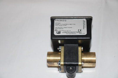 #ad UE United Electric Controls Differential Pressure Switch 24 013 quot;BRAND NEWquot; $175.00