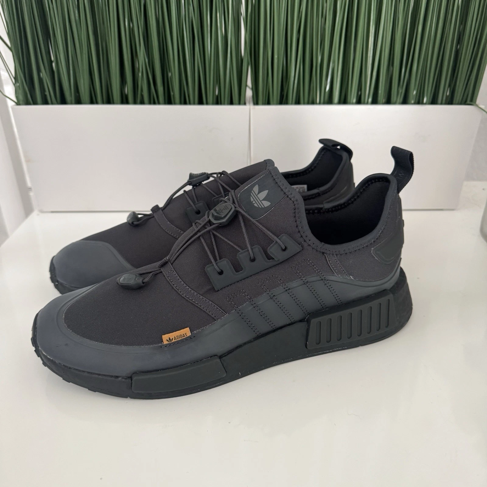 Adidas Originals NMD R1 TR NBY Mens Running Shoes Black Carbon GX4494 Size 12
Opens in a new window