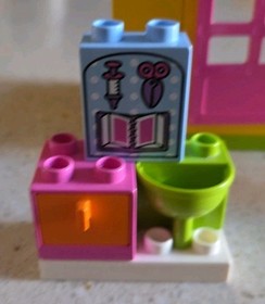 LEGO DUPLO DOCTOR PLUSH GARDEN CLINIC 10606 USED WITHOUT MATS