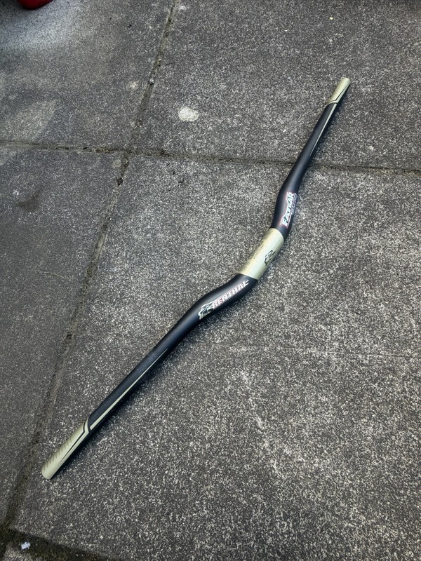 Renthal Fatbar v2 Carbon 31.8 Clamp 30 Rise 800 Wide