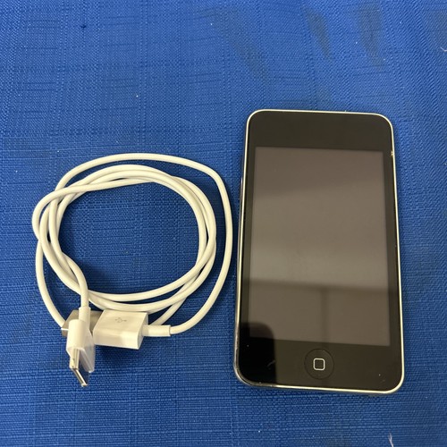 Apple iPod Touch 3rd Gen 32GB Model No.A1318 Plus Charging Cable