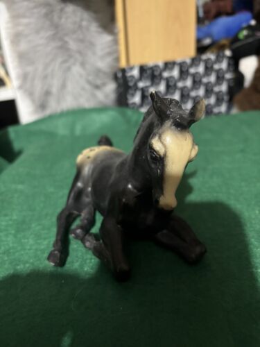 Breyer Appaloosa Lying Down Foal Traditional Scale Model - Picture 3 of 5