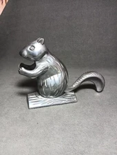 VINTAGE DAVEY CRACK IT CAST ALUMINUM SQUIRREL NUT CRACKER